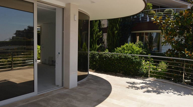 A luxury apartment in Budva — photo 9