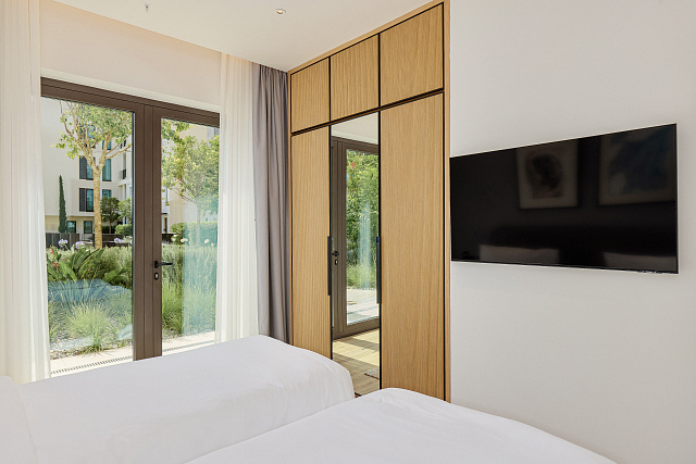LUXURIOUS TWO BEDROOM APARTMENT — photo 5