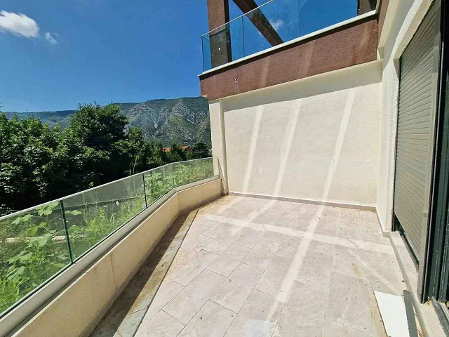For sale spacious apartment in Dobrota with a mountains view — photo 6