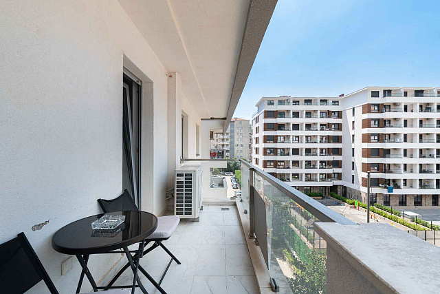 Spacious and Airy Apartment in the Heart of Budva — photo 32