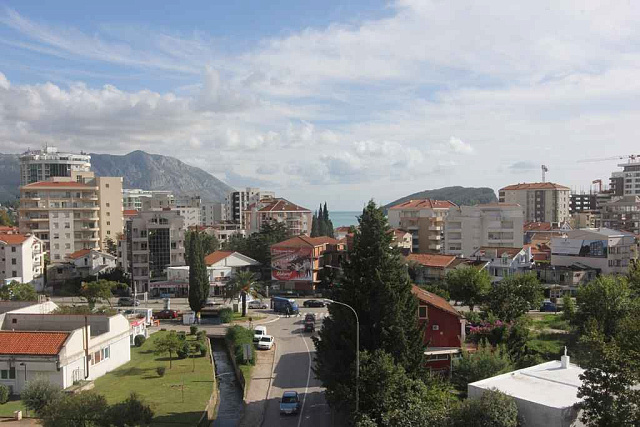 Spacious apartment in the center of Budva — photo 13