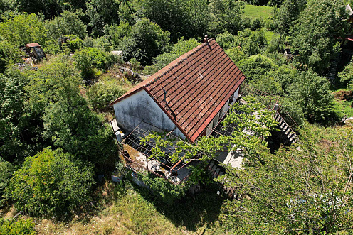 ATTRACTIVE LAND FOR SALE IN CETINJE – 1,000 m² BY THE ROAD — photo 3