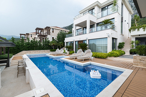Exklusive Villa in Blizikuće, nahe Sveti Stefan