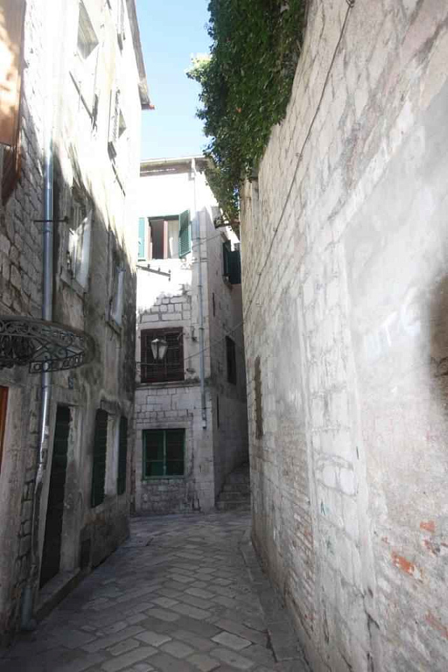 Apartment with three bedrooms in old town of Kotor
