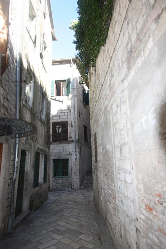 Apartment with three bedrooms in old town of Kotor