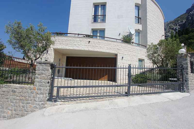 Luxurious Three Bed Private Villa Blizikuce Montenegro — photo 4