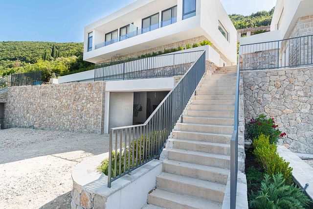  Herceg Novi – Luxury Duplex with Panoramic Bay Views — photo 16