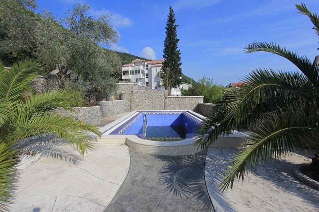 Villa with pool in Petrovac — photo 4