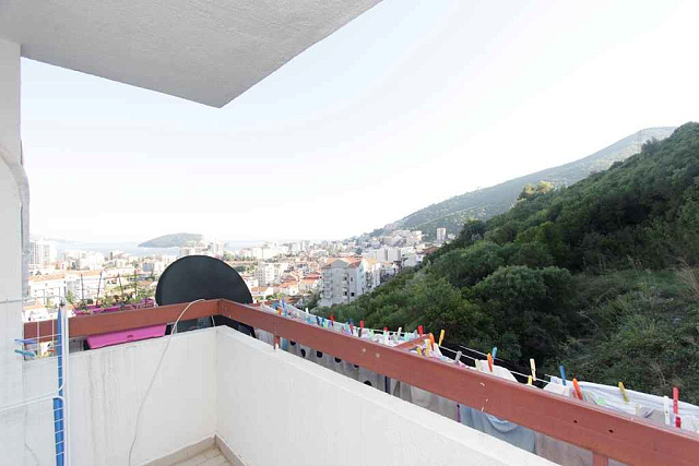 Bright apartment in Budva — photo 14