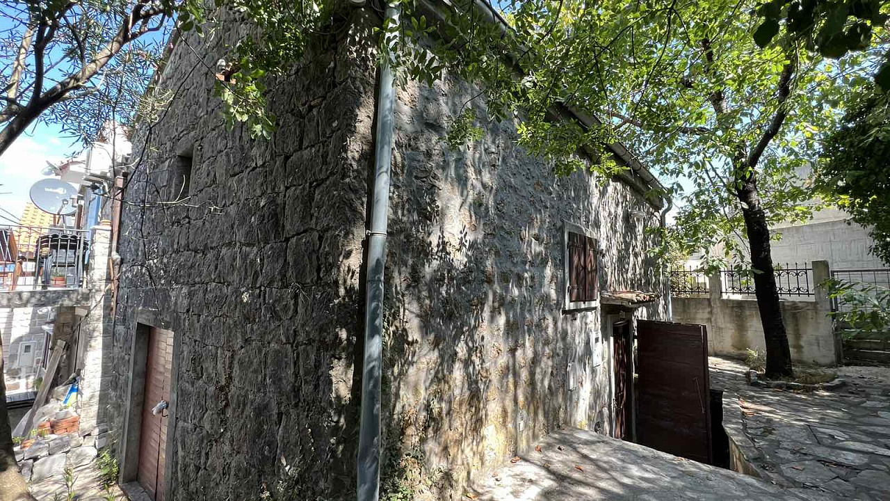 Duplex apartment in a quiet location near the sea