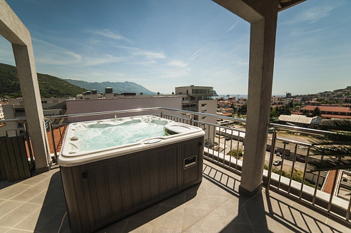 Penthouse in the heart of Budva with stunning city views