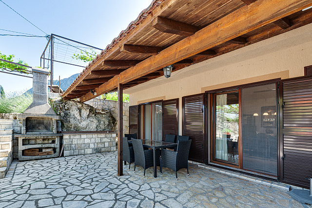 Exclusive Modern House with Authentic Character, Wine Cellar and Panoramic Views — photo 17