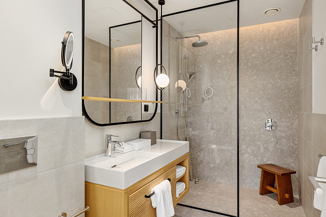 LUXURIOUS TWO BEDROOM APARTMENT — photo 14