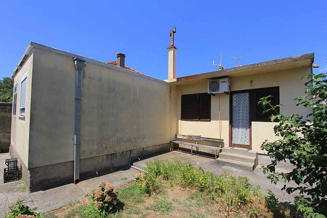 House with a beautiful courtyard in Bar — photo 13