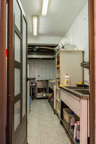 Two houses with restaurant on the front line — photo 33