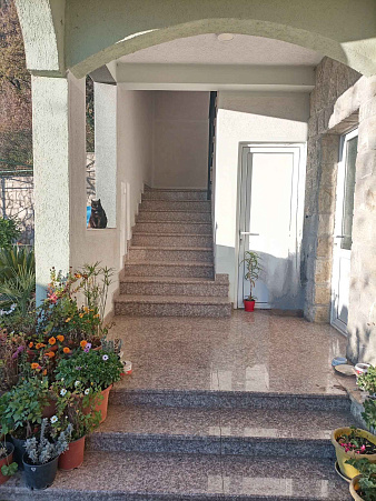House with three apartments in Zagrađe, Sutomore — 450 m² — photo 2
