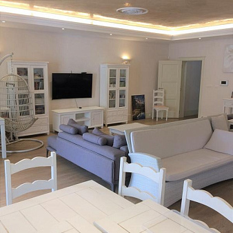 Modernes Haus in Stoliv mit Pool