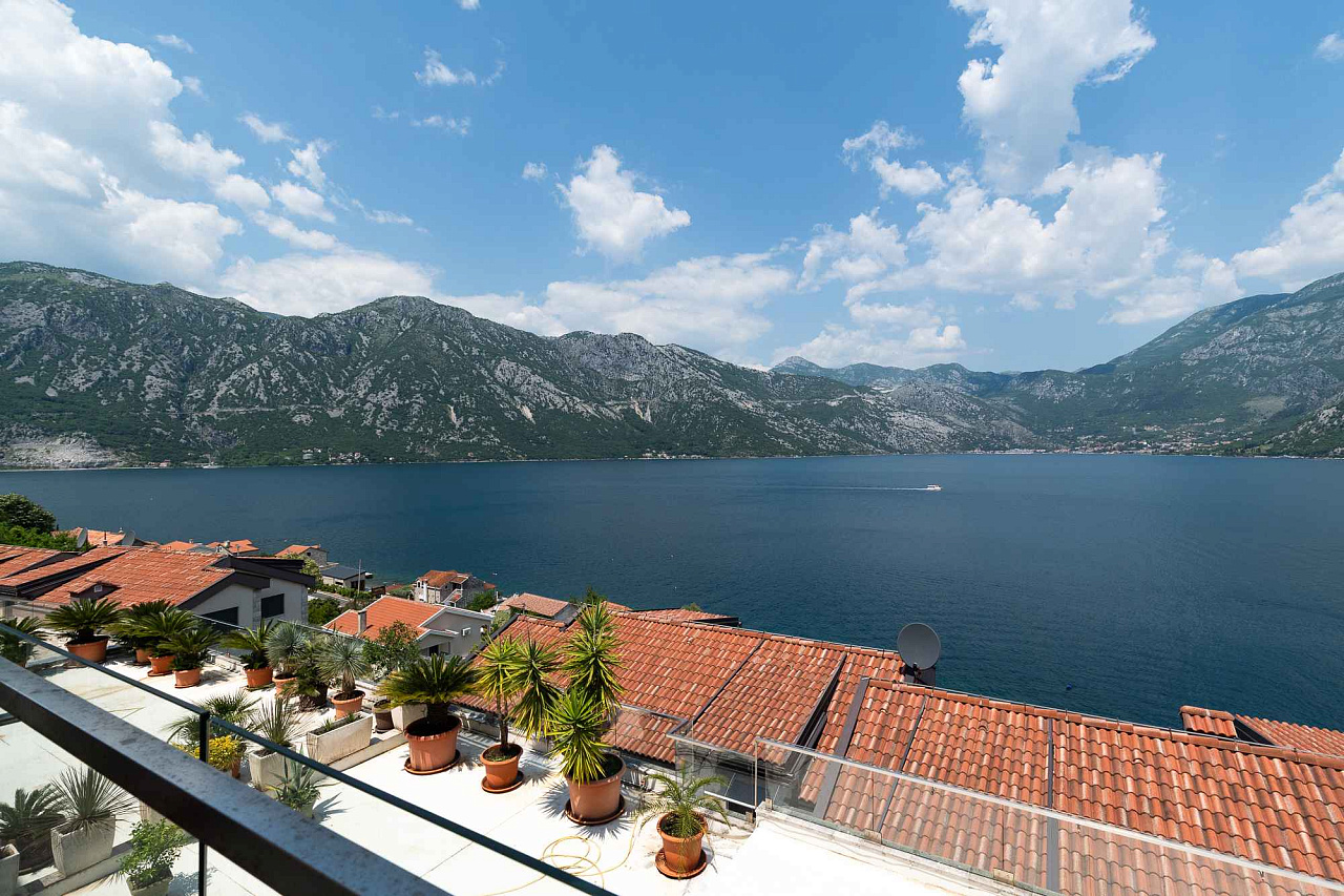 107 m² 3-Bedroom Apartment with Panoramic Sea View in Kostanjica
