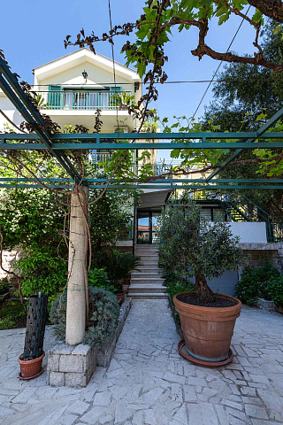 Spacious house in Budva — photo 39