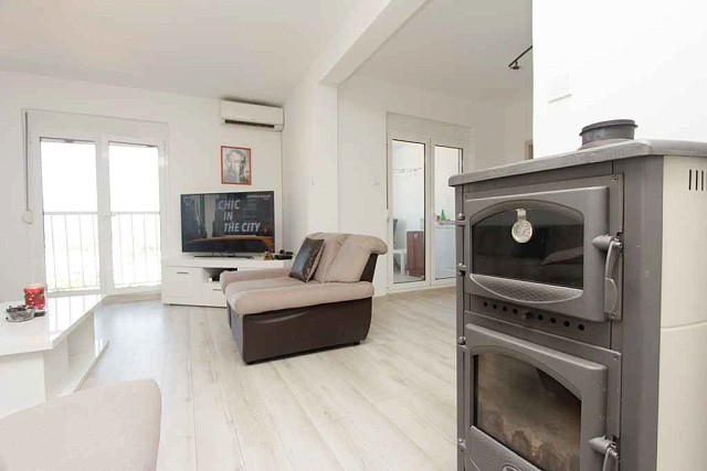 Bright apartment in Budva — photo 7