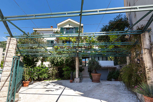 Spacious house in Budva — photo 31