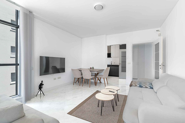 Spacious and Airy Apartment in the Heart of Budva — photo 9