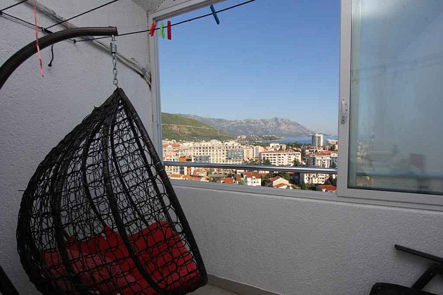 Bright apartment in Budva — photo 13