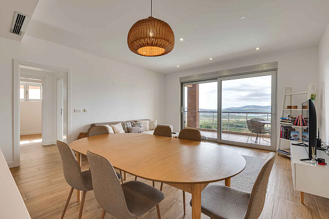 LUXURY THREE-BEDROOM APARTMENT WITH BREATHTAKING SEA VIEWS — photo 6
