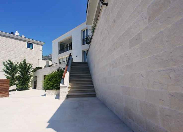 Luxurious Three Bed Private Villa Blizikuce Montenegro — photo 5