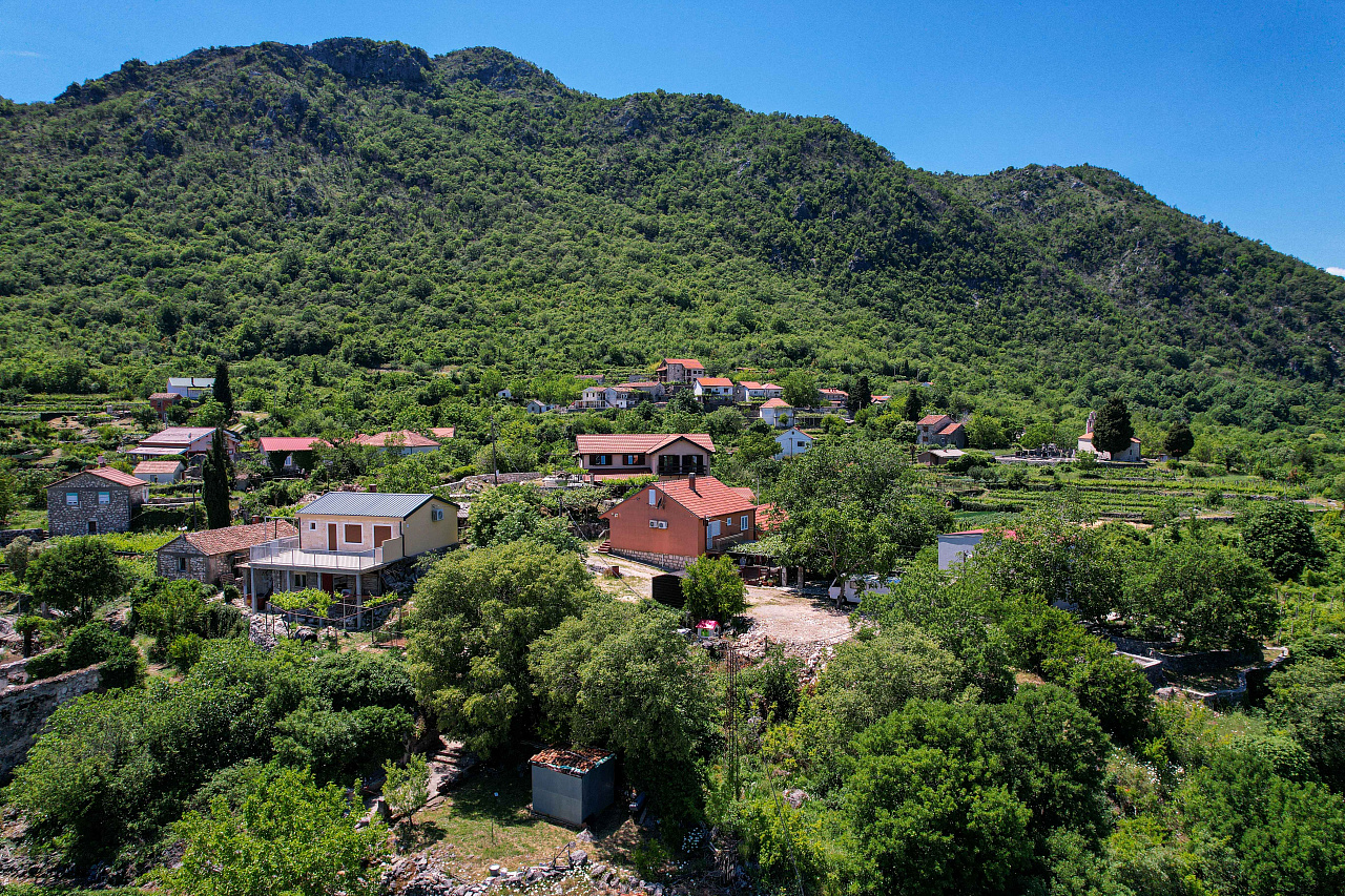 Urbanized land for sale, located in the heart of Crmnica