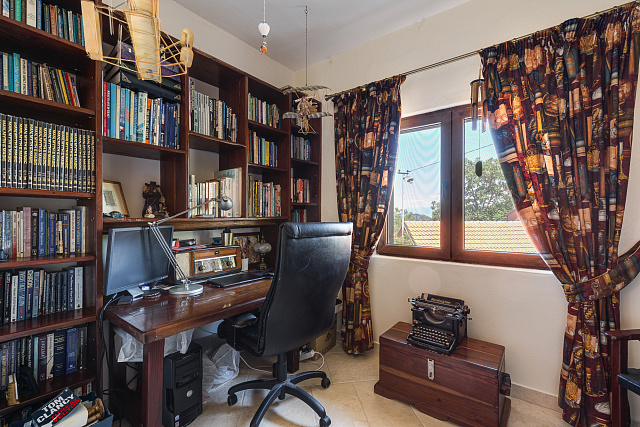 Exclusive Modern House with Authentic Character, Wine Cellar and Panoramic Views — photo 15