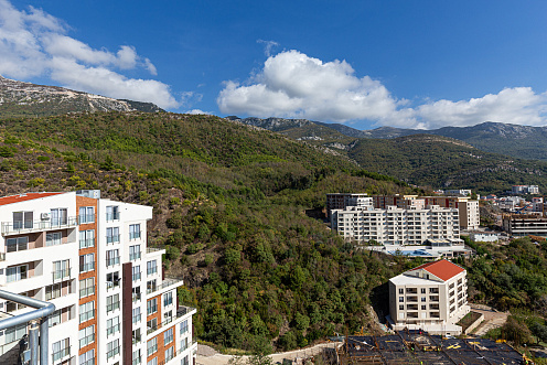  A seaview apartment in Becici