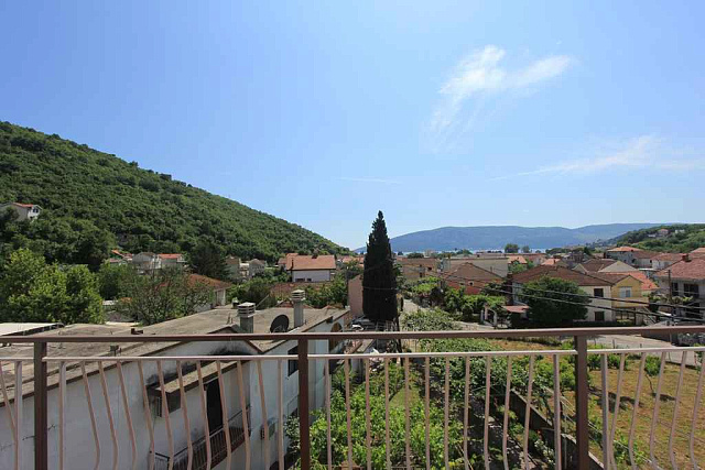 A spacious house with a large yard in Zelenika — photo 7