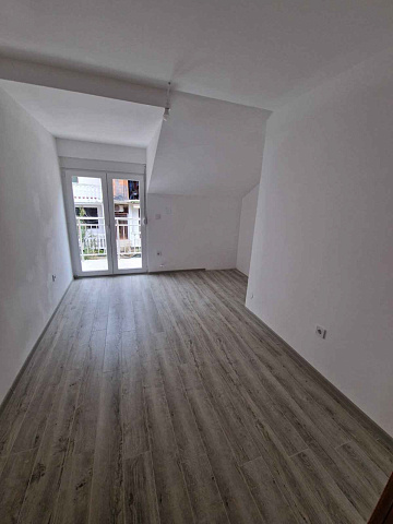Three-bedroom duplex apartment in Igalo with sea view  — photo 4
