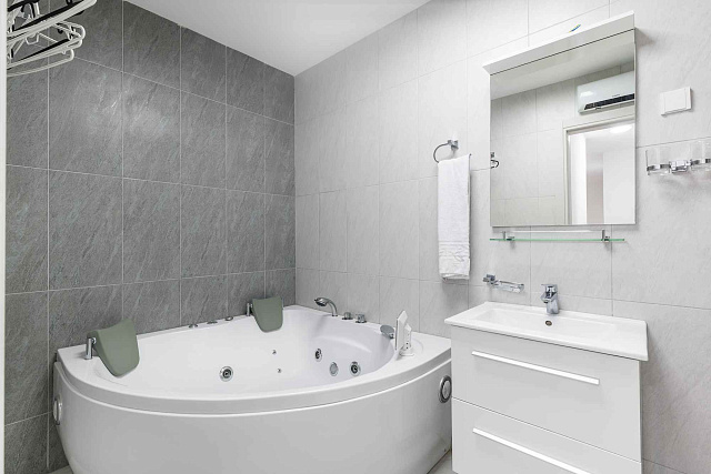 Spacious and Airy Apartment in the Heart of Budva — photo 29