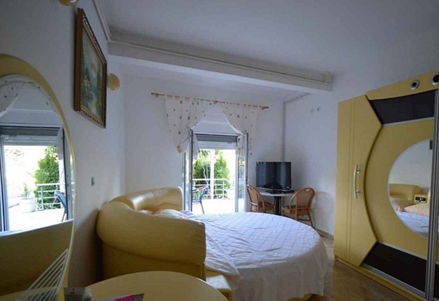 Large house in Sutorina with a swimming pool and a spacious yard — photo 7