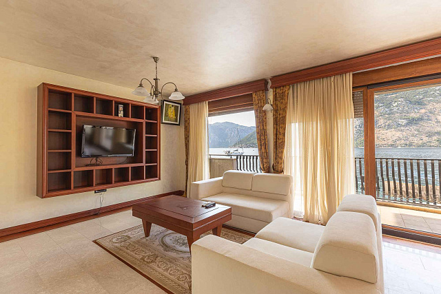 For sale three bedroom apartment in Stoliv on the first line to the sea