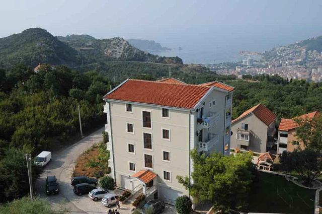 A villa with pool and sea view in Markovici — photo 9