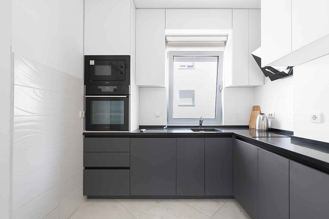Spacious and Airy Apartment in the Heart of Budva — photo 12