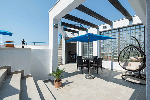 Luxury Investment Villa in Blizikuće – 3 Apartments, Pool & 120 m² Roof Terraces — photo 3