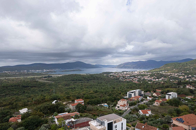 LUXURY THREE-BEDROOM APARTMENT WITH BREATHTAKING SEA VIEWS — photo 32