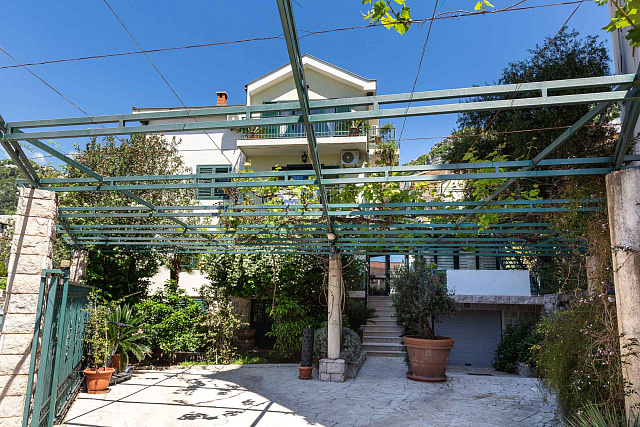 Spacious house in Budva — photo 30