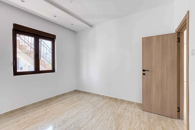 Renovated apartment in Tivat, 78 m² — photo 15