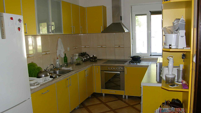 Three-story house in Kavac with a beautiful view of the sea — photo 4