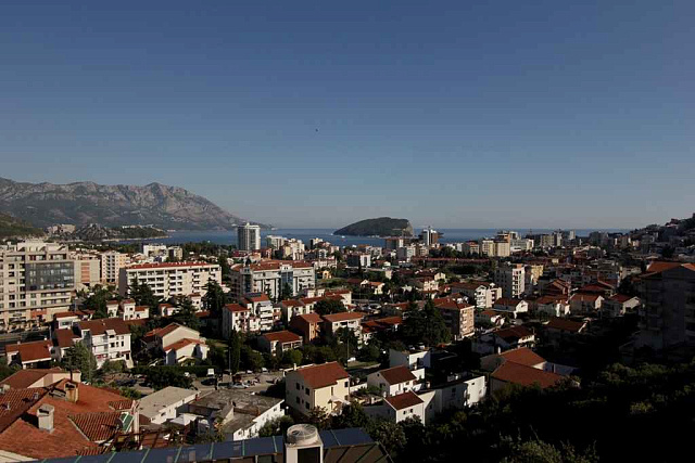 Bright apartment in Budva — photo 5