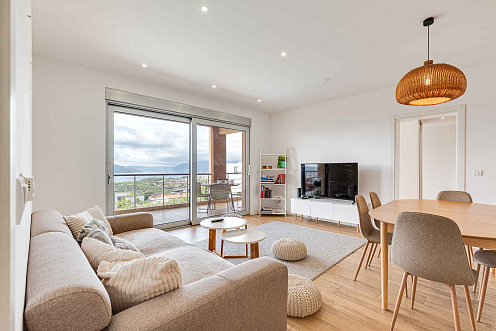 LUXURY THREE-BEDROOM APARTMENT WITH BREATHTAKING SEA VIEWS — photo 2