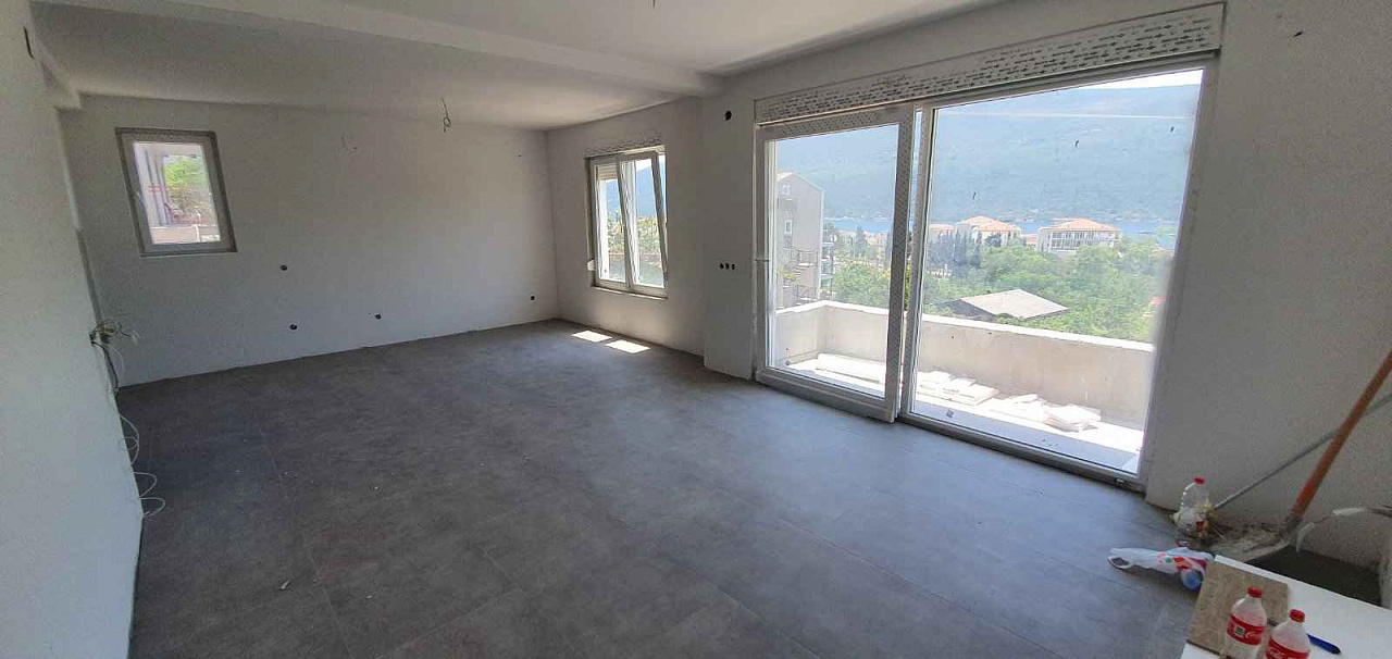 Apartments in new building in Kumbor 