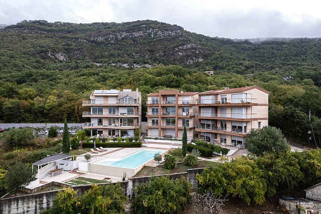 LUXURY THREE-BEDROOM APARTMENT WITH BREATHTAKING SEA VIEWS — photo 34