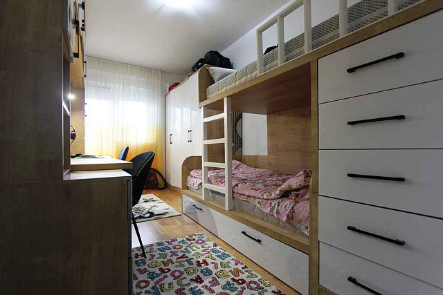 Apartment with a sea and city view in Budva — photo 7