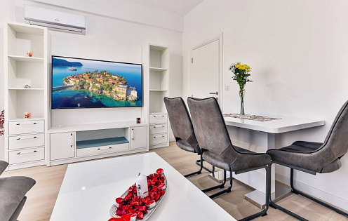 Three-bedroom apartment in Becici, 86m²